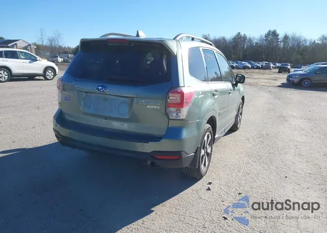 2017 Subaru Forester 2.5I Premium z USA, uszkodzony, nr VIN JF2SJAEC5HH560884